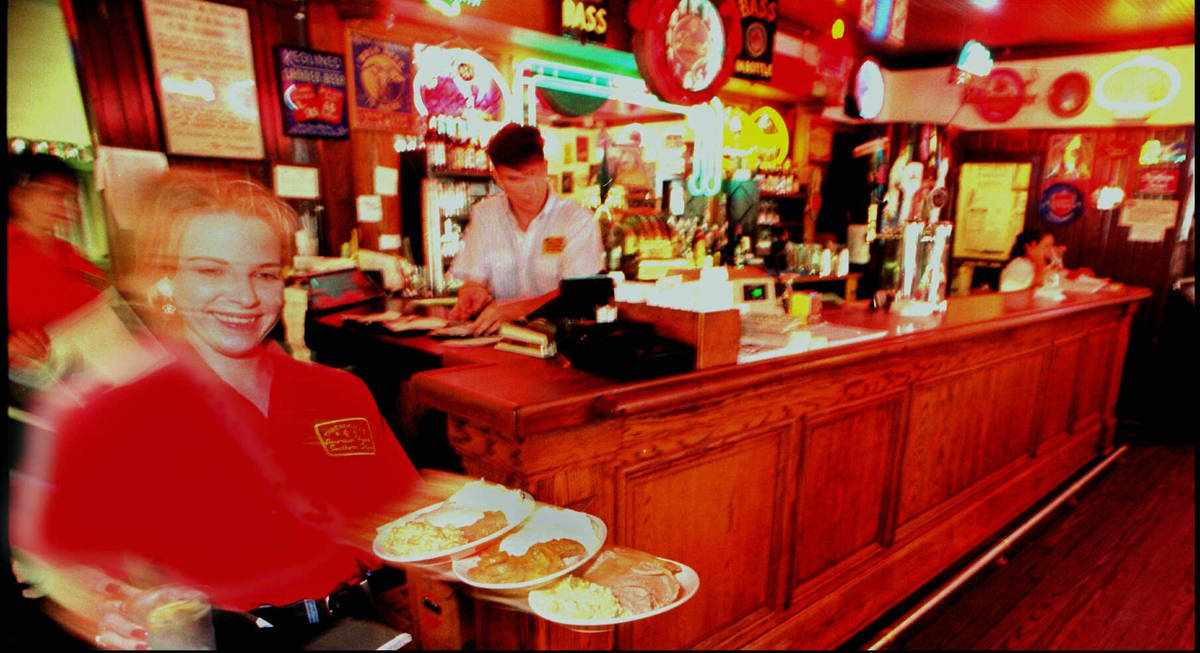 FILE - In this May 14, 1996, photo, Threadgill's food server Amy Perkins delivers food to custo ...
