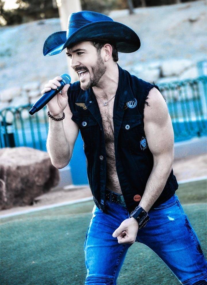 Country artist Chase Brown and guitarist Glen McCallum are shown at the Welcome to Las Vegas Si ...