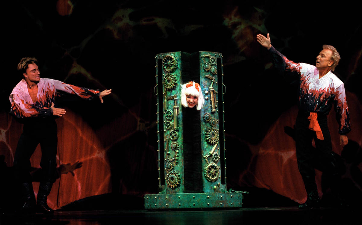Siegfried and Roy perform at The Mirage on Feb. 19, 2001. (Review-Journal file)