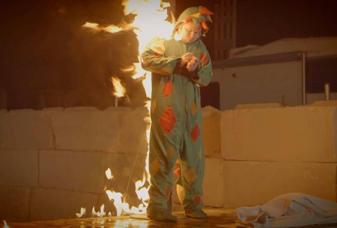 Piff the Magic Dragon works with a lock to escape a flaming stake in his winning "Tournament of ...