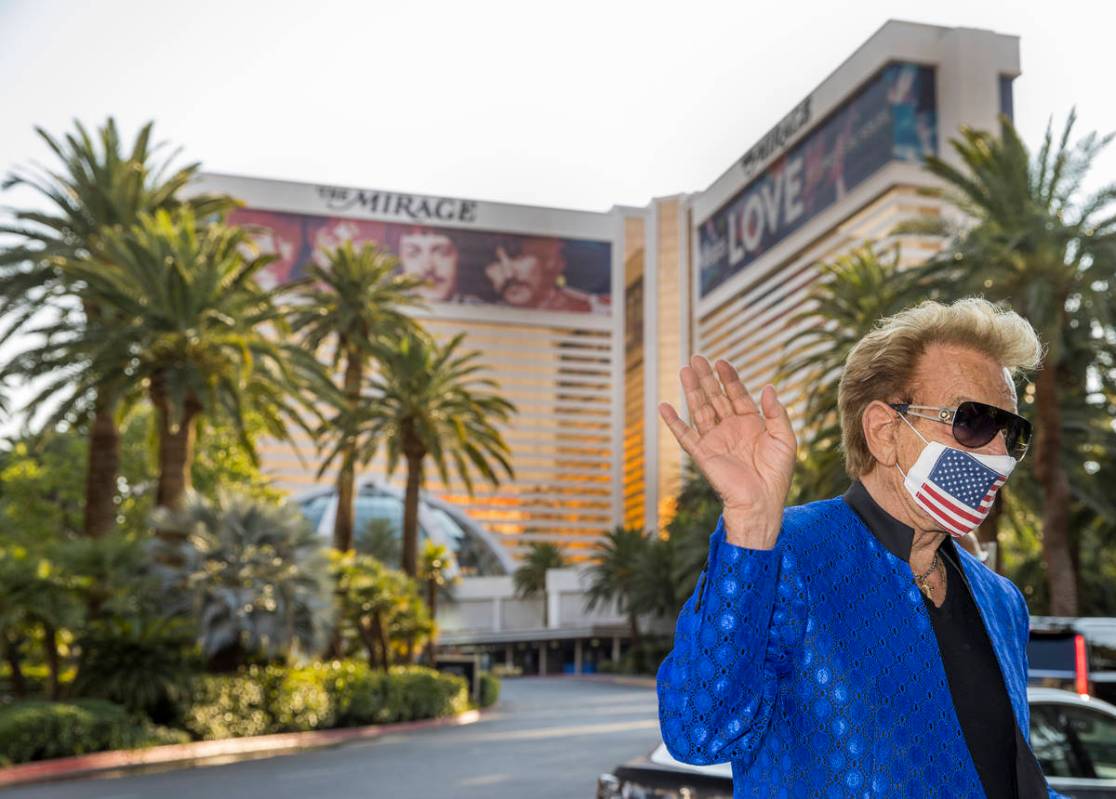 Siegfried Fischbacher is on hand as the Mirage porte cochere is renamed Siegfried & Roy Dri ...