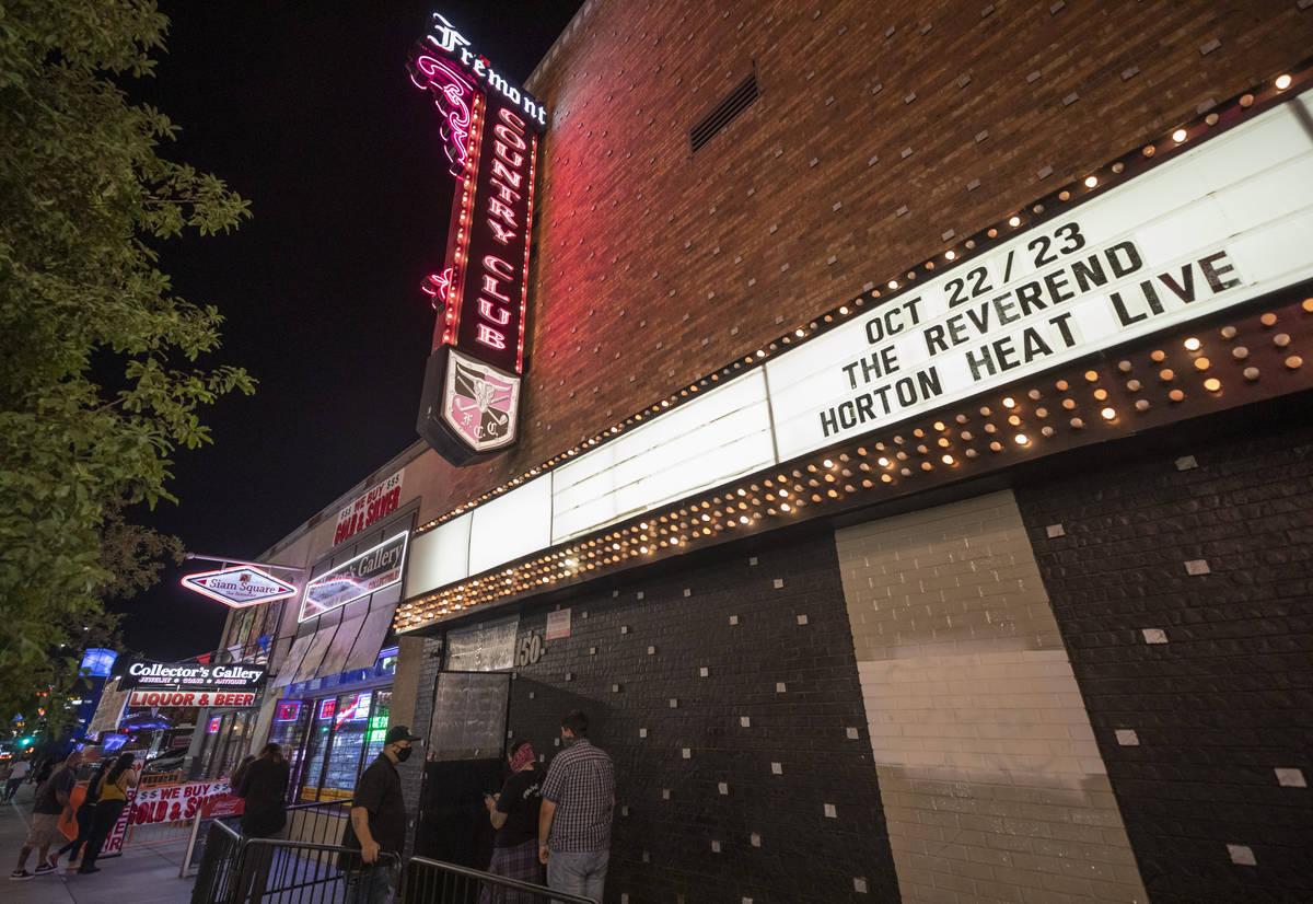 Fremont Country Club is seen open with live music on Thursday, Oct. 22, 2020, in downtown Las V ...