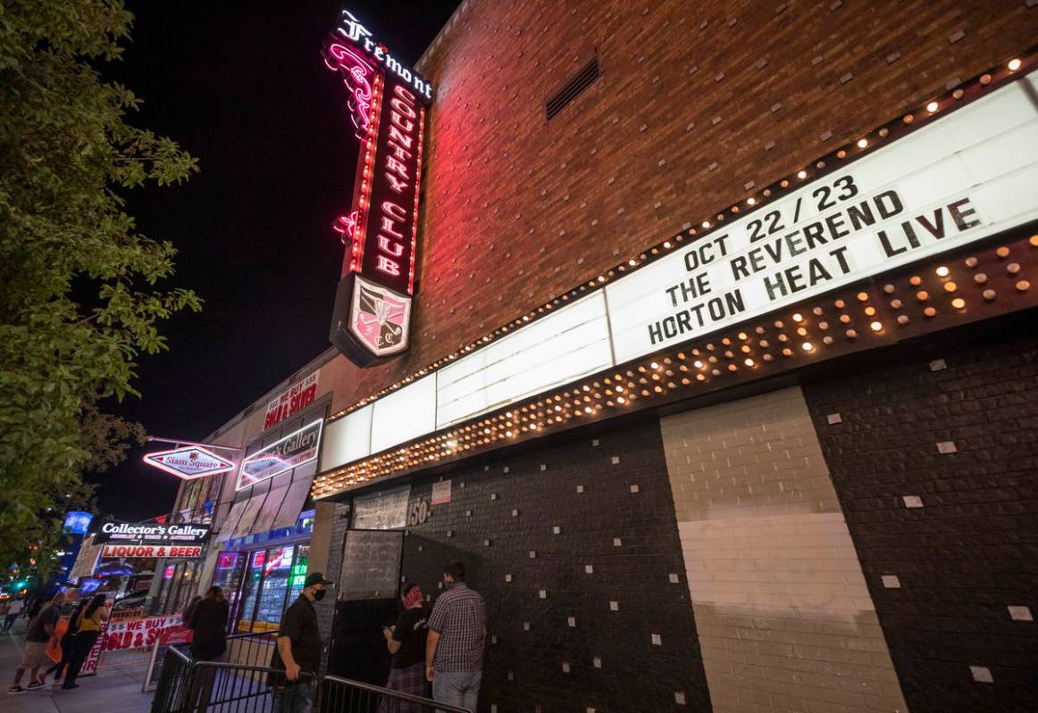 Fremont Country Club is seen open with live music on Thursday, Oct. 22, 2020, in downtown Las V ...
