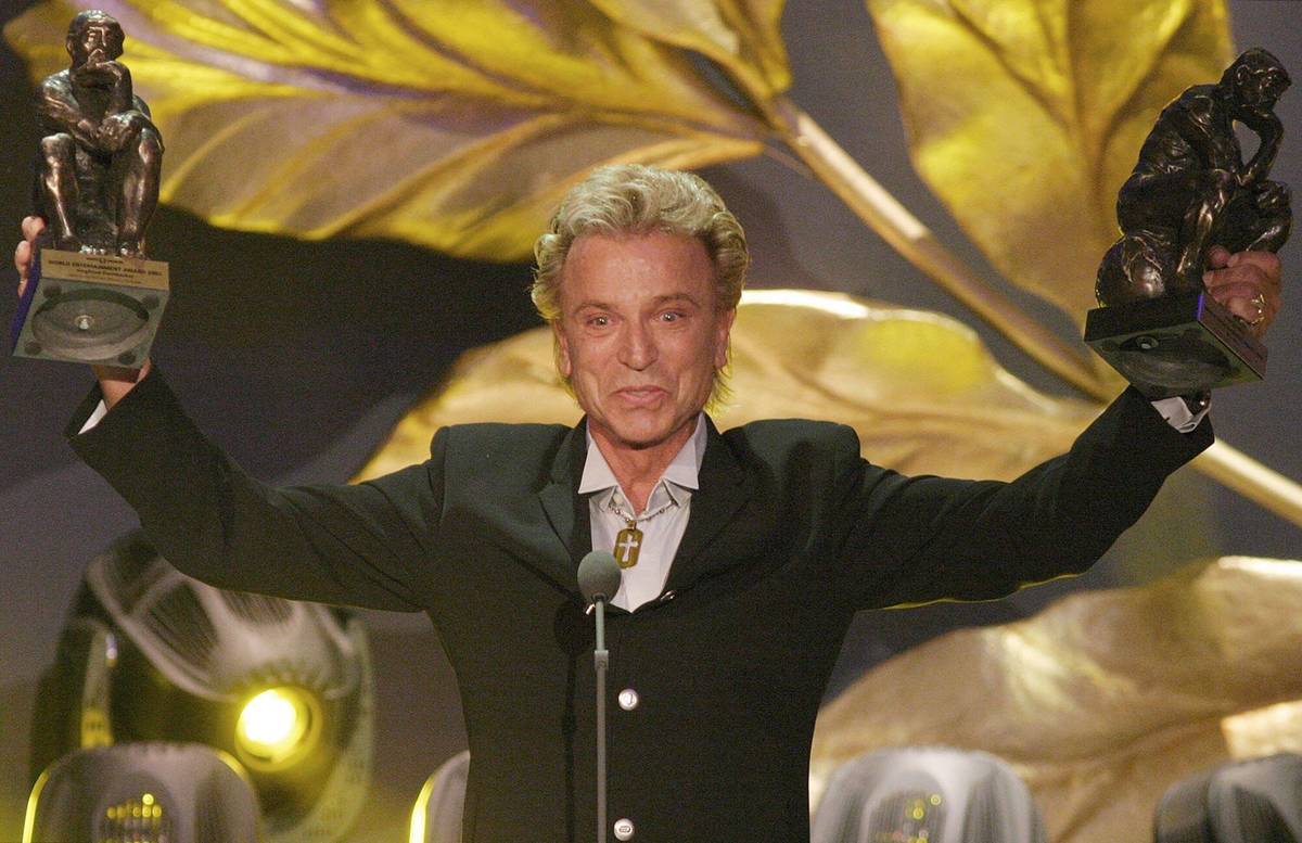 In this Oct. 22, 2003, file photo, German magician Siegfried Fischbacher of the duo " Siegfried ...