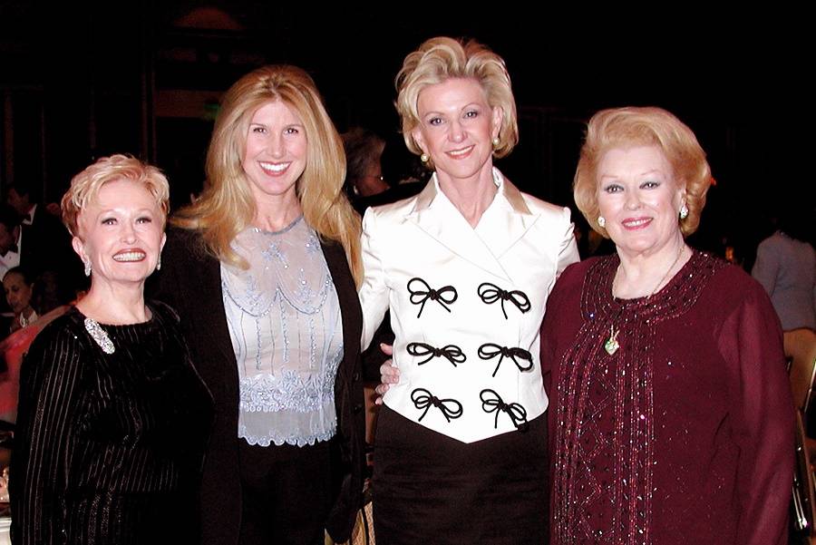 Attendees at the International Women's Forum 2004 World Leadership Conference party Oct. 28, 20 ...