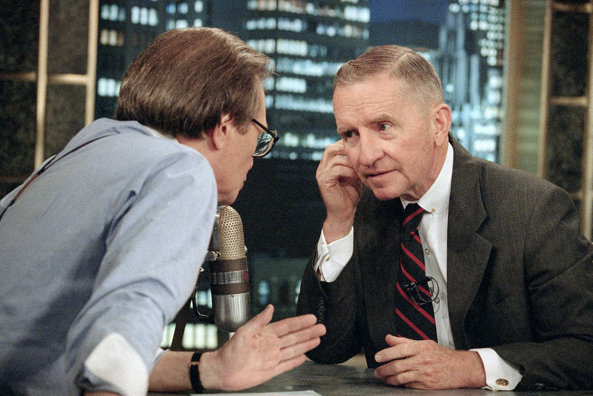 FILE - In this July 18, 1992 file photo, Larry King, left, talks with Texas billionaire Ross Pe ...