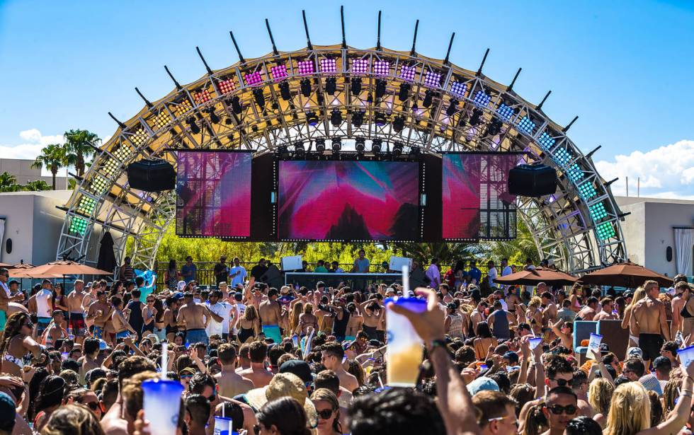 Daylight Beach Club at Mandalay Bay (Oh Dag Yo Photography)