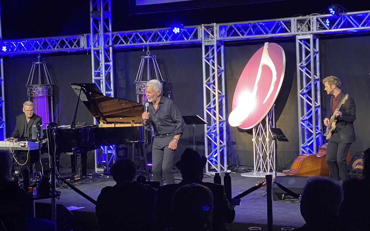 Clint Holmes performs with Tom Schuman, far left, and Dave Ostrem at Notoriety at Neonopolis on ...