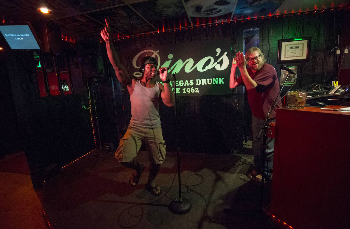 Karaoke night at Dino's Lounge in downtown Las Vegas. (Las Vegas Review-Journal file)