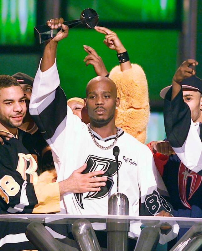 DMX, center, accepts the R&B Album Artist of the Year during the 1999 Billboard Music Awards in ...