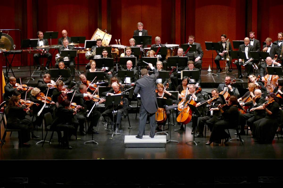 Donato Cabrera conducts the Las Vegas Philharmonic. (Las Vegas Philharmonic)