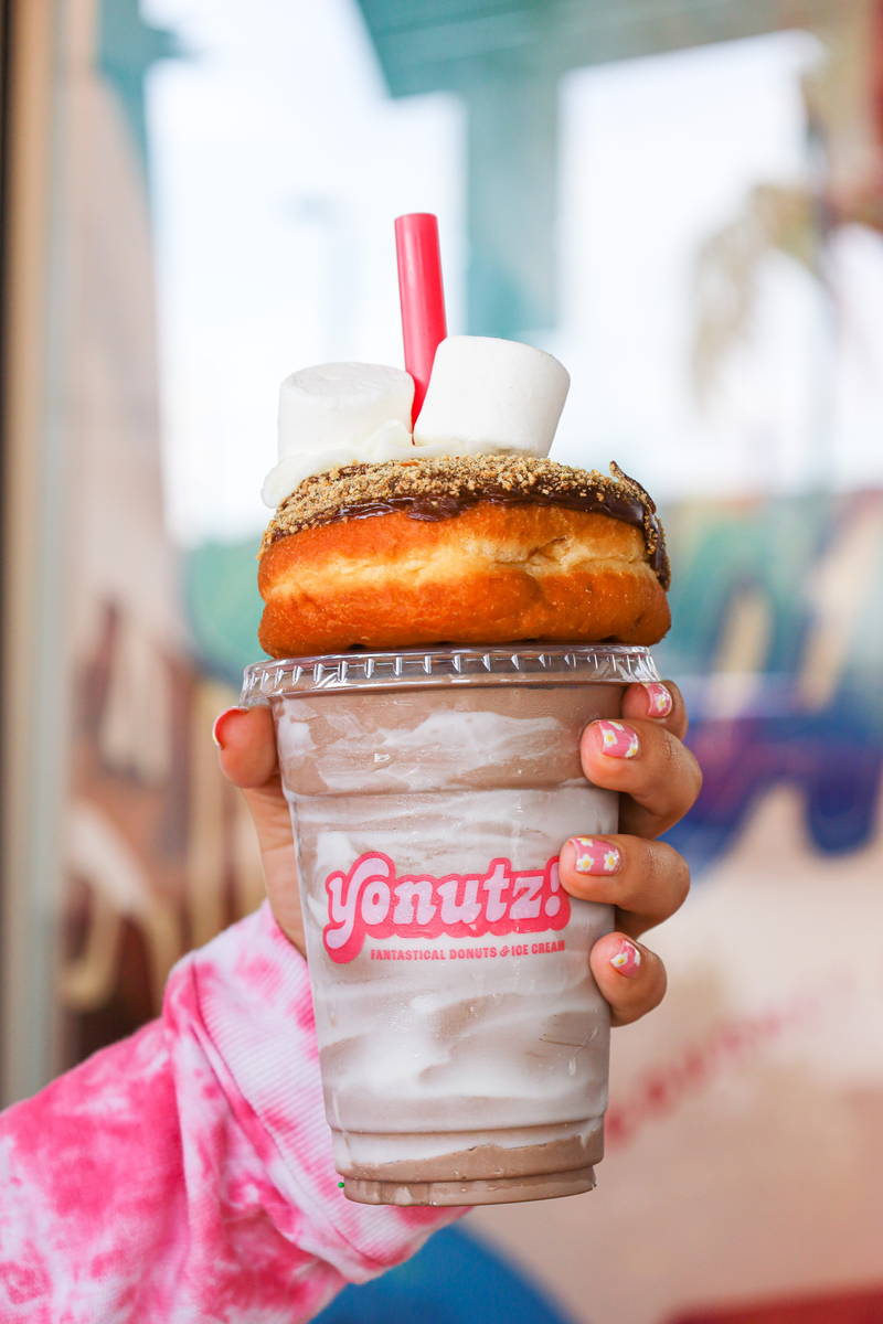 A SMASH Milkshake from Yonutz! (Yonutz!)