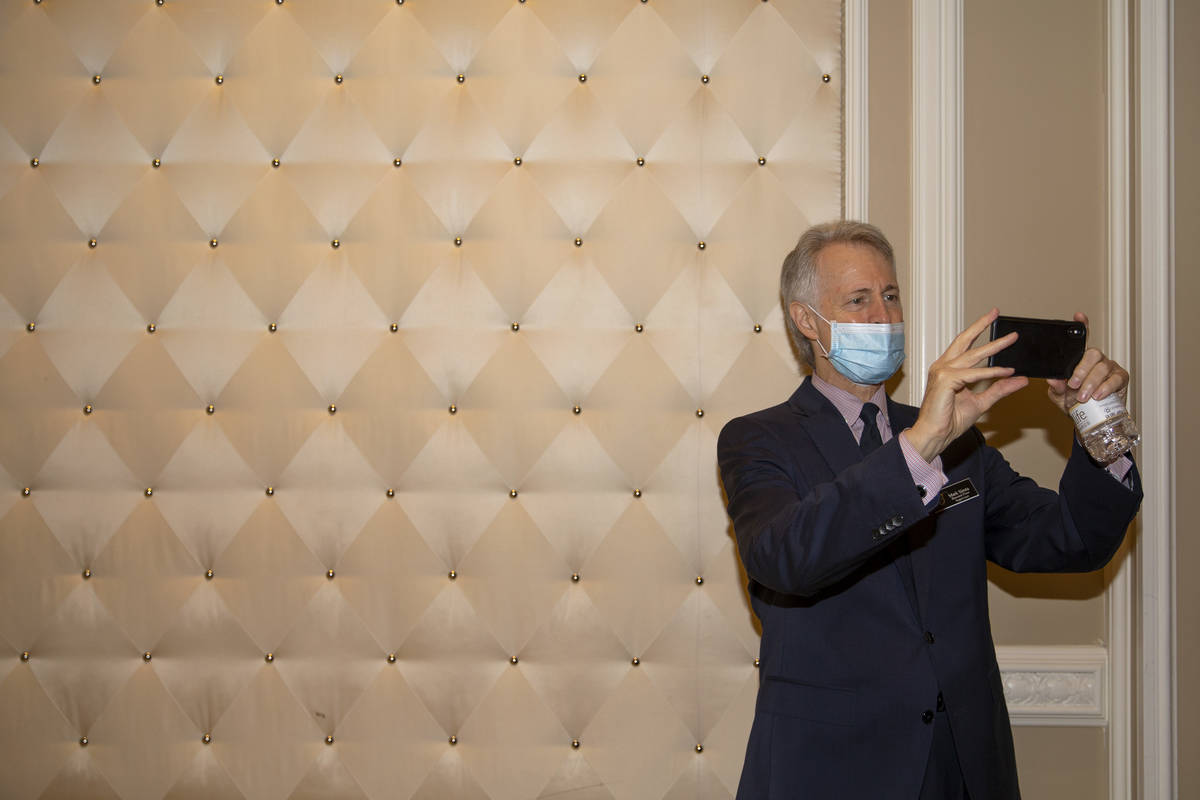 Mark Sirota, floor superviser at Baccarat Bar & Lounge, photographs a welcome back parade f ...