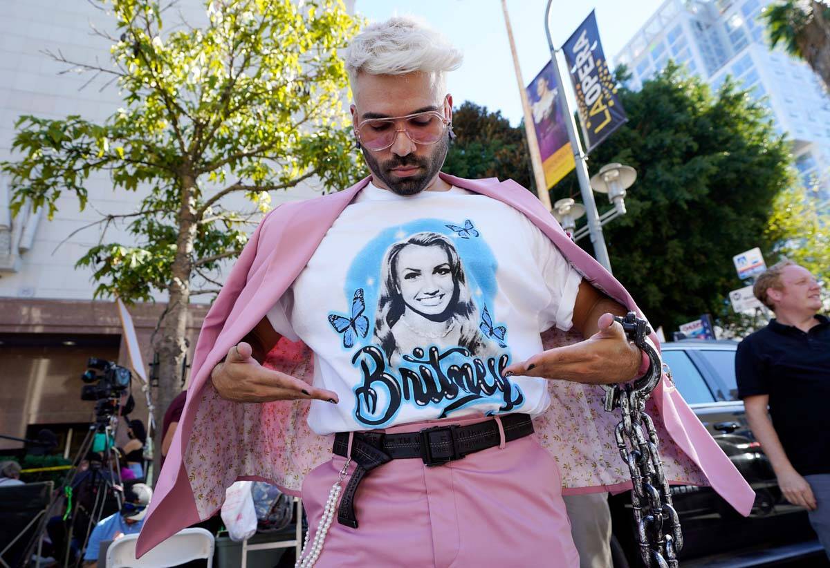 New Jersey performer and Britney Spears supporter "Brennyboombox" shows off his T-shi ...