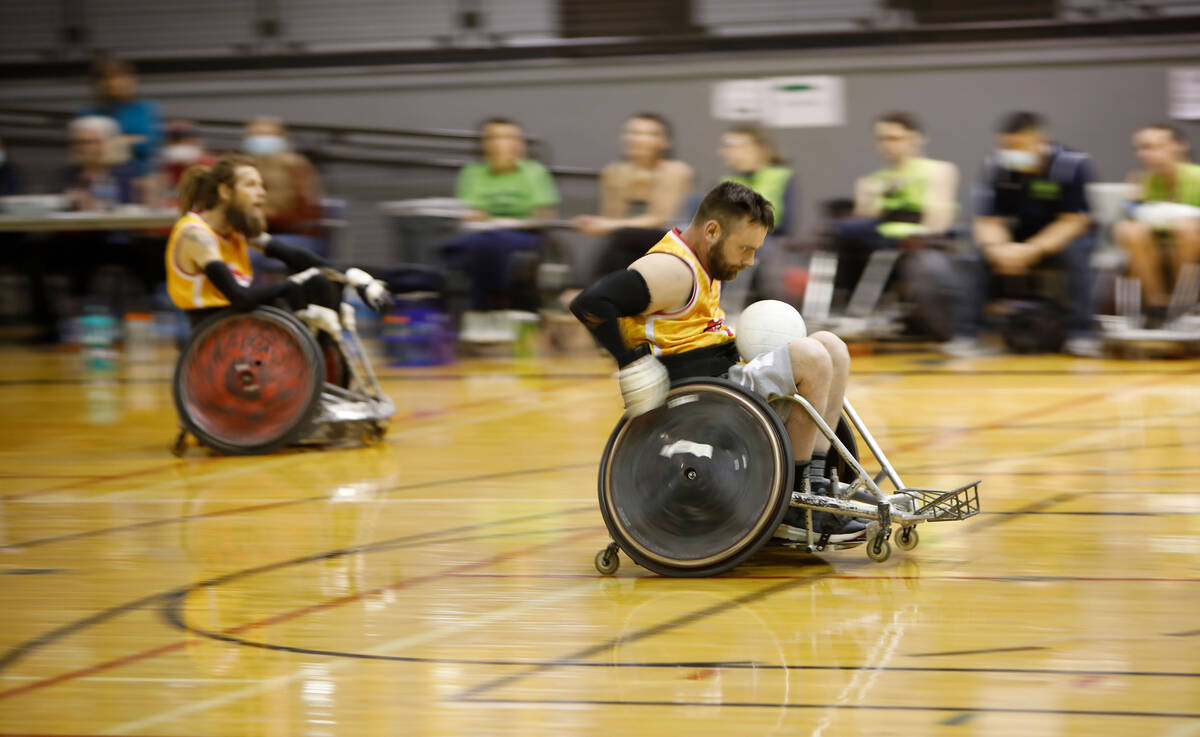 Las Vegas High Rollers' Rick Werry, right, carries a ball against Seattle Slam as his teammate ...