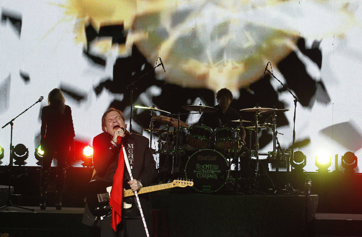 Meat Loaf performs at Planet Hollywood in Las Vegas on Oct. 3, 2013. (Las Vegas Review-Journal)