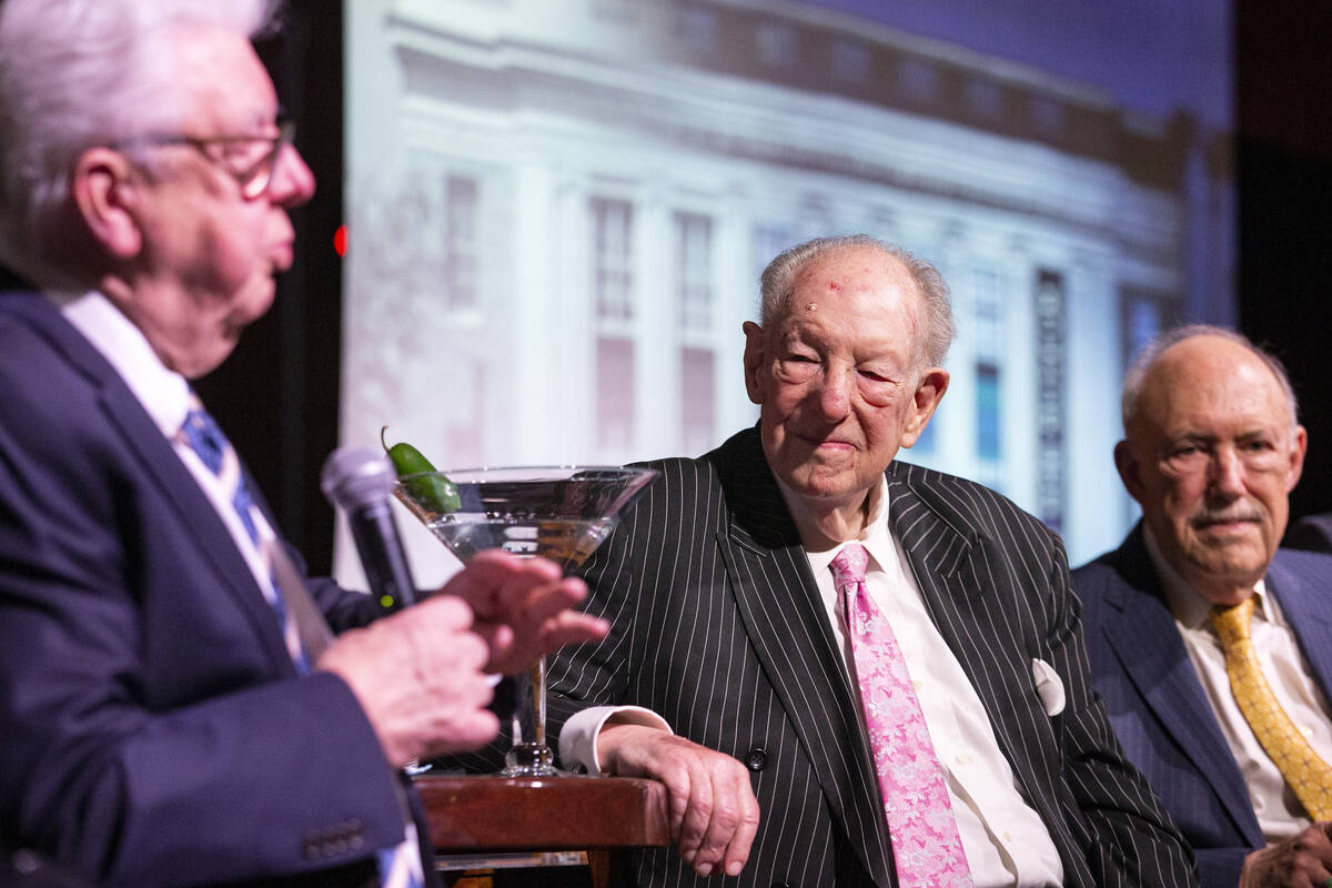 Former mayor Oscar Goodman listens as Robert Stoldal a renowned Nevada journalist, speaks durin ...