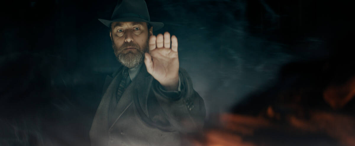 JUDE LAW as Albus Dumbledore in Warner Bros. Pictures' fantasy adventure "FANTASTIC BEASTS: THE ...