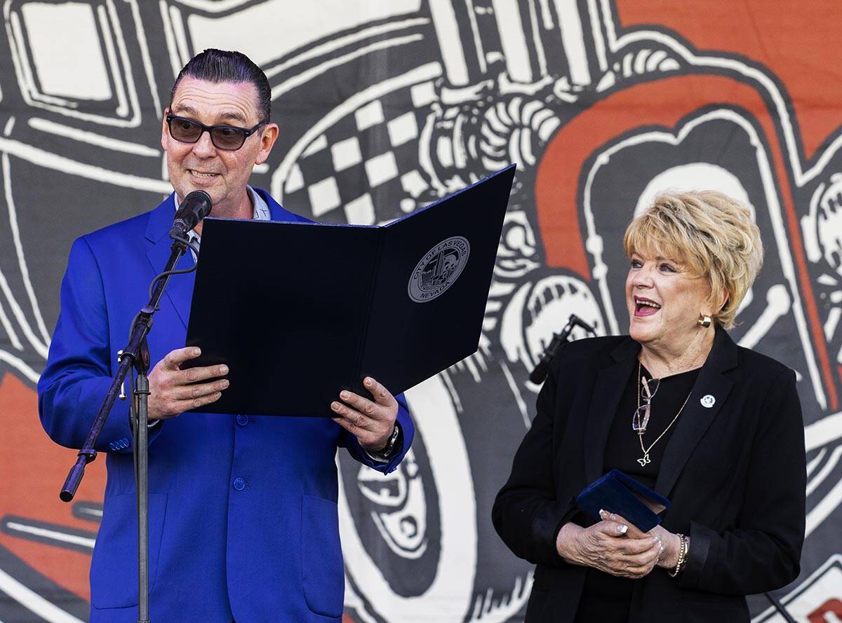Viva Las Vegas Rockabilly Weekend's promoter Tom Ingram, left, receives a key to the city from ...