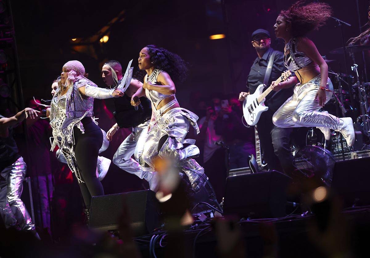 Tionne "T-Boz" Watkins, left, and Rozonda "Chilli" Thomas, second from left ...
