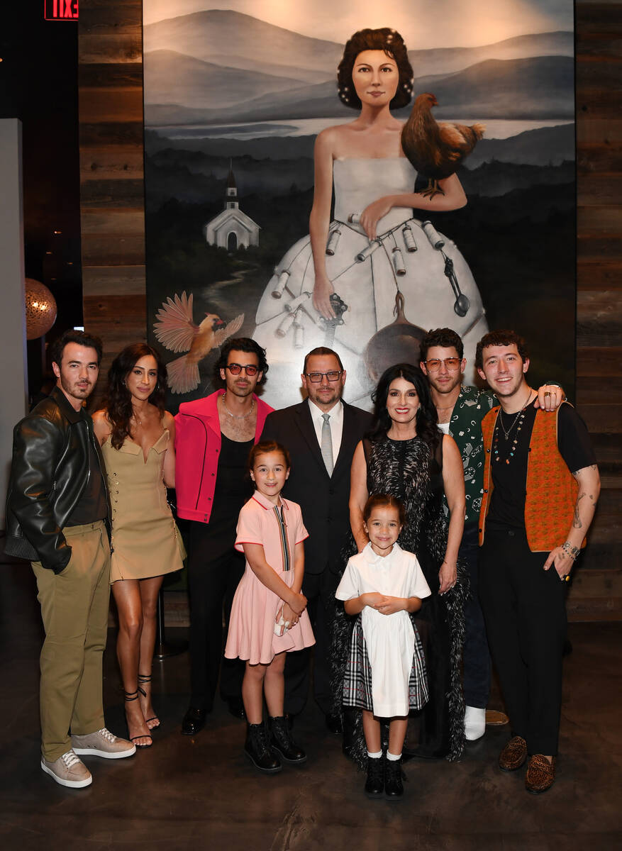 LAS VEGAS, NEVADA - JUNE 04: Kevin Jonas, Danielle Jonas, Joe Jonas, Kevin Jonas Sr., Denise ...