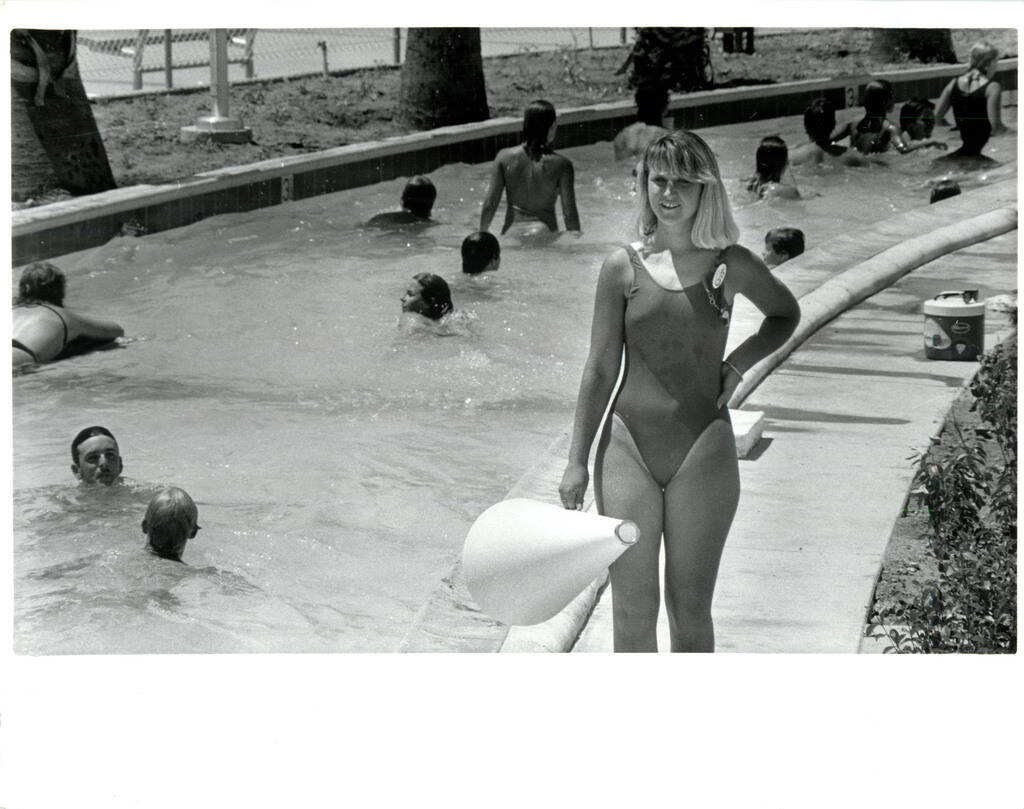 Lifeguard Natalie Murphy watches guests swim in the lazy river at Wet 'n' Wild on Las Vegas Bou ...