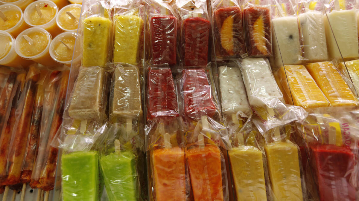 Popsicles line up at La Flor de Michoacan in Las Vegas. (Chitose Suzuki/Las Vegas Review-Journa ...