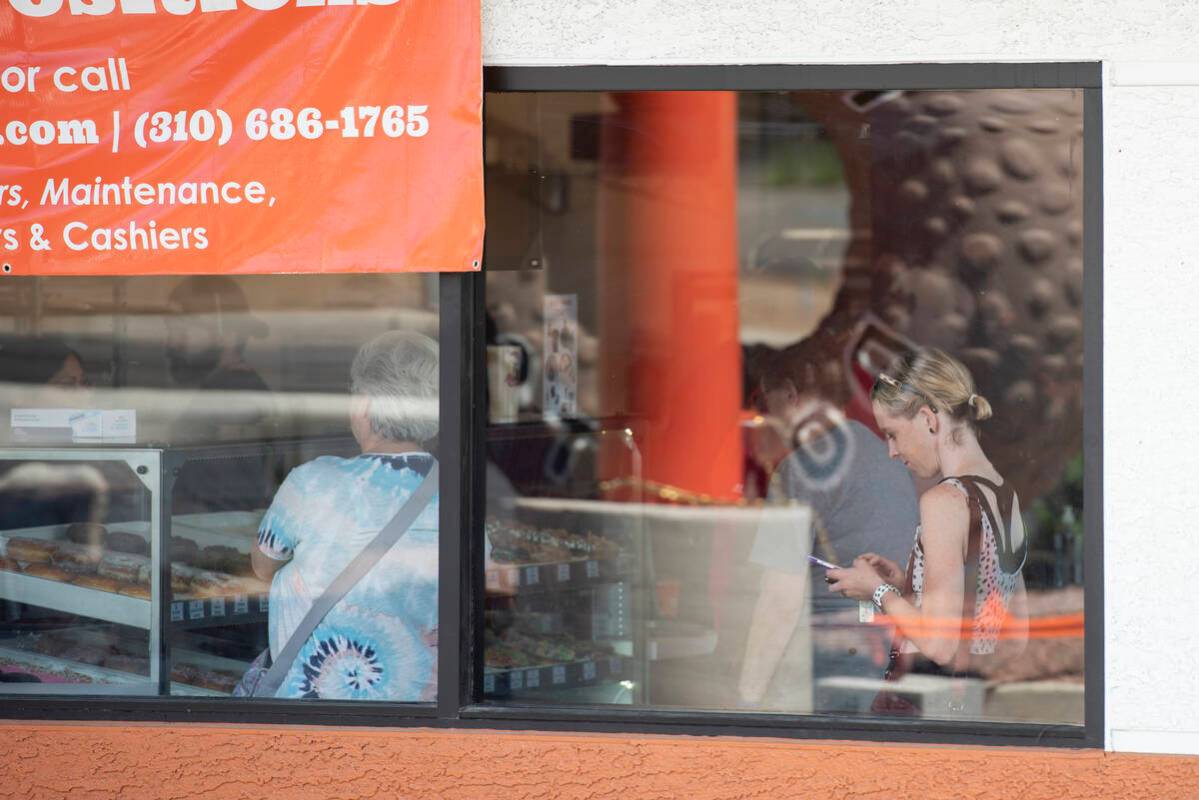 Customers wait in line at Randy's Donuts on South Rainbow Boulevard on Friday, Aug. 19, 2022, i ...