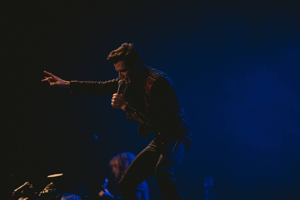 Brandon Flowers of The Killers performs at T-Mobile Arena on Friday, Aug. 26, 2022. (@robloud)