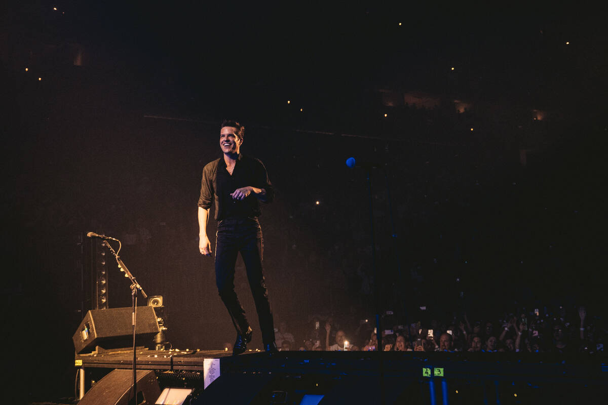 Brandon Flowers of The Killers performs at T-Mobile Arena on Friday, Aug. 26, 2022. (@robloud)