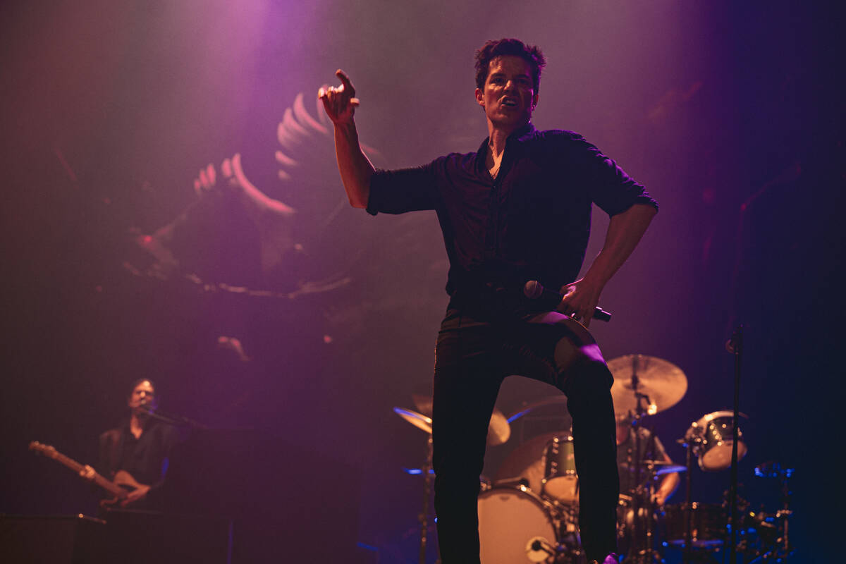 Brandon Flowers of The Killers performs at T-Mobile Arena on Friday, Aug. 26, 2022. (@robloud)