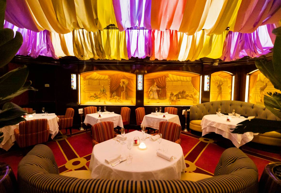 An MGM Resorts gift card can be used to give dinner for two at Le Cirque in Bellagio. (Benjamin ...