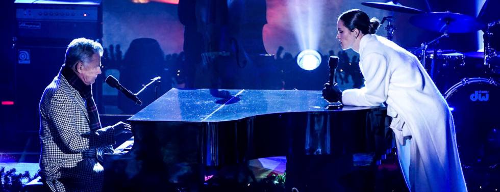 Katherine McPhee and David Foster perform during the 90th annual Rockefeller Center Christmas t ...
