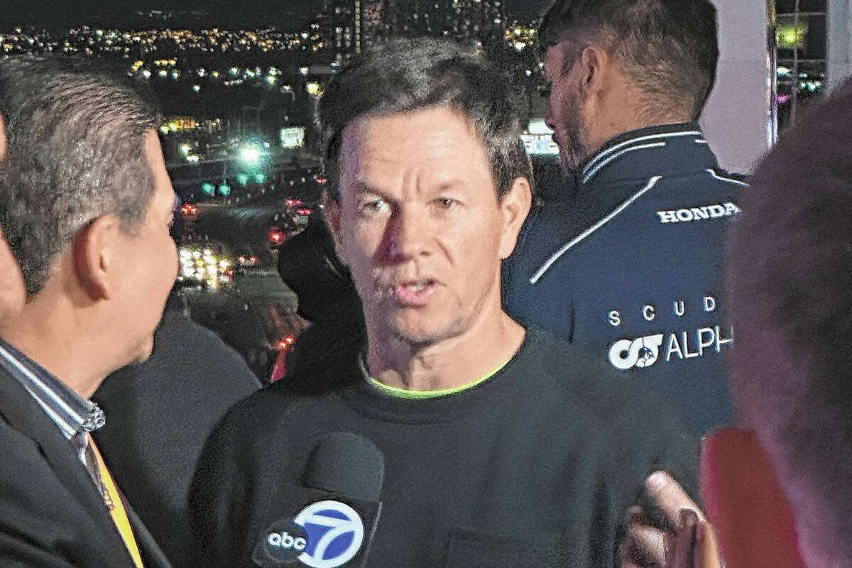 How Donnie Wahlberg Balanced NKOTB and Blue Bloods at the Same Time, image size:1200x800