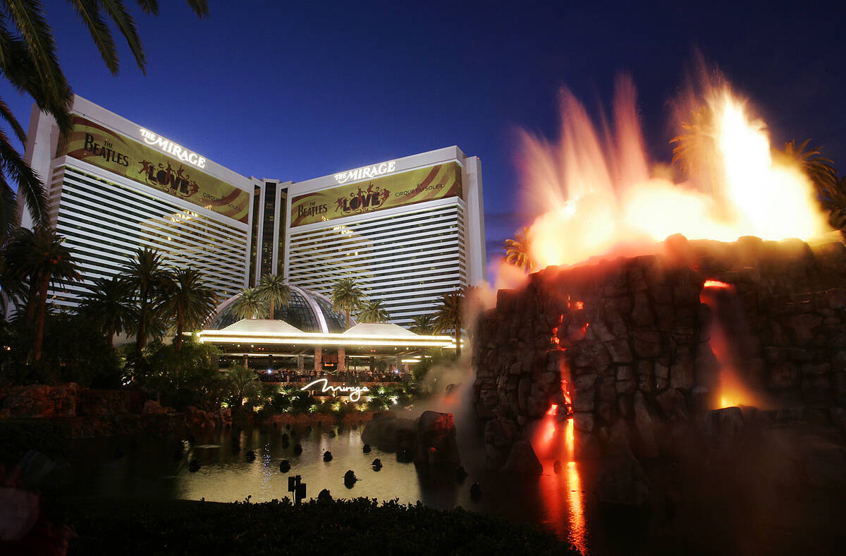 The Mirage Hotel and Casino in Las Vegas on Wednesday night, Nov. 18, 2009. (Jason Bean/Las Veg ...