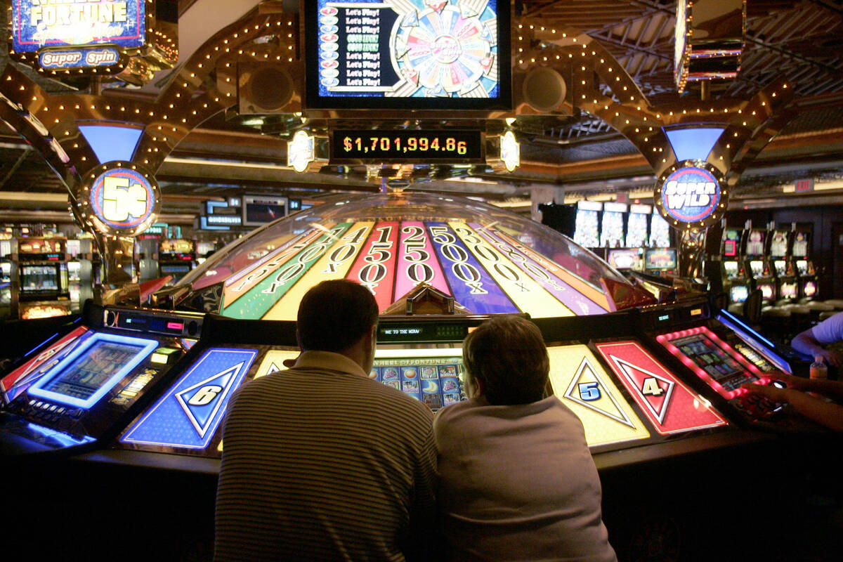 Mirage patrons play a wheel of fortune game at the Mirage on Wednesday, Oct. 8, 2008. (Las Vega ...