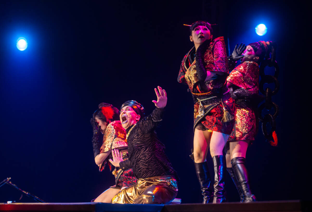 Hellomuna! Of Yokohama, Japan, compete for Best Large Group in the Burlesque Hall of Fameȁ ...