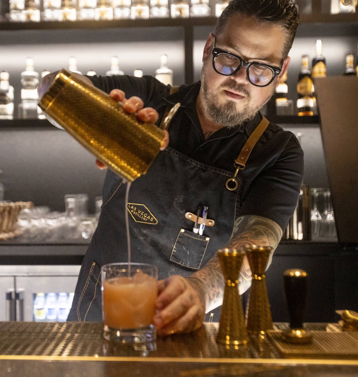Bartender Joe Reves pours an Eastgate Sour at Las Vegas Distillery in Henderson. (Daniel Jacobi ...