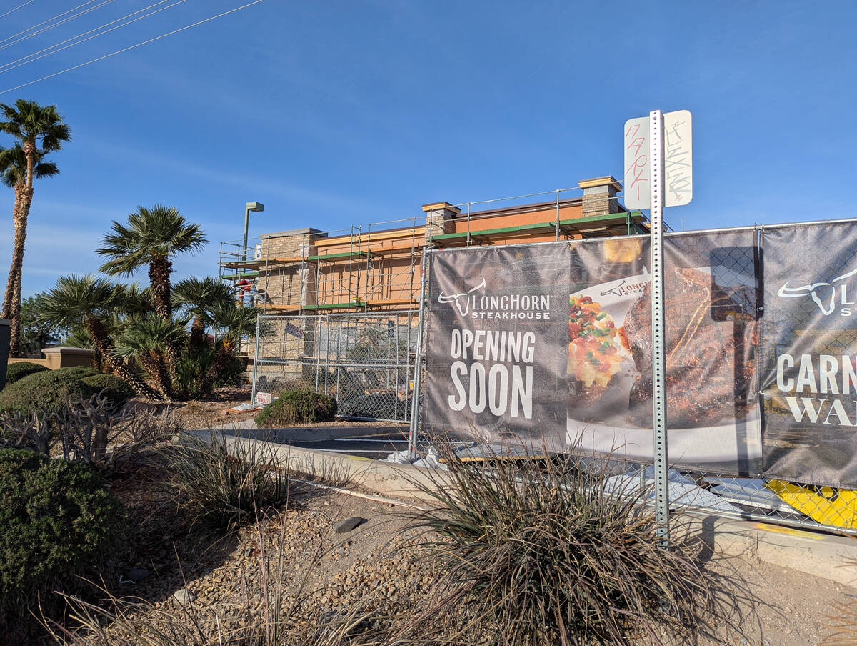The LongHorn Steakhouse chain plans to debut a Henderson location in July. (Las Vegas Review-Jo ...