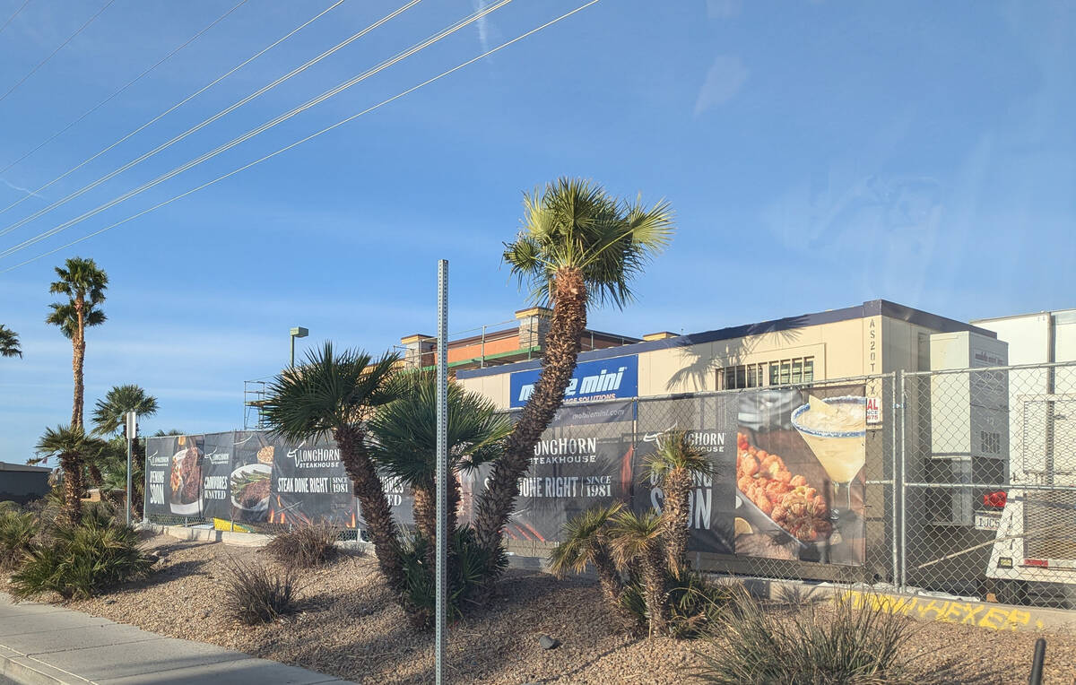 The LongHorn Steakhouse chain plans to debut a Henderson location in July. (Las Vegas Review-Jo ...