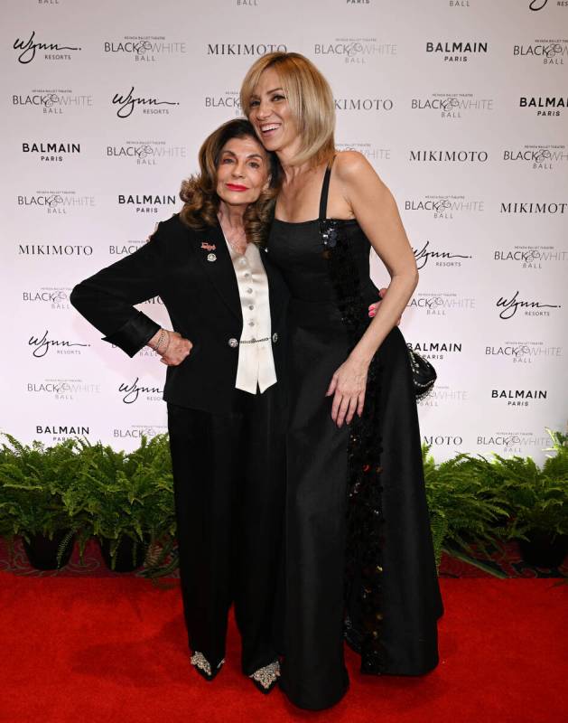Las Vegas Mayor Shelley Berkley and Debbie Gibson attend the Nevada Ballet Theatre’s Blac ...