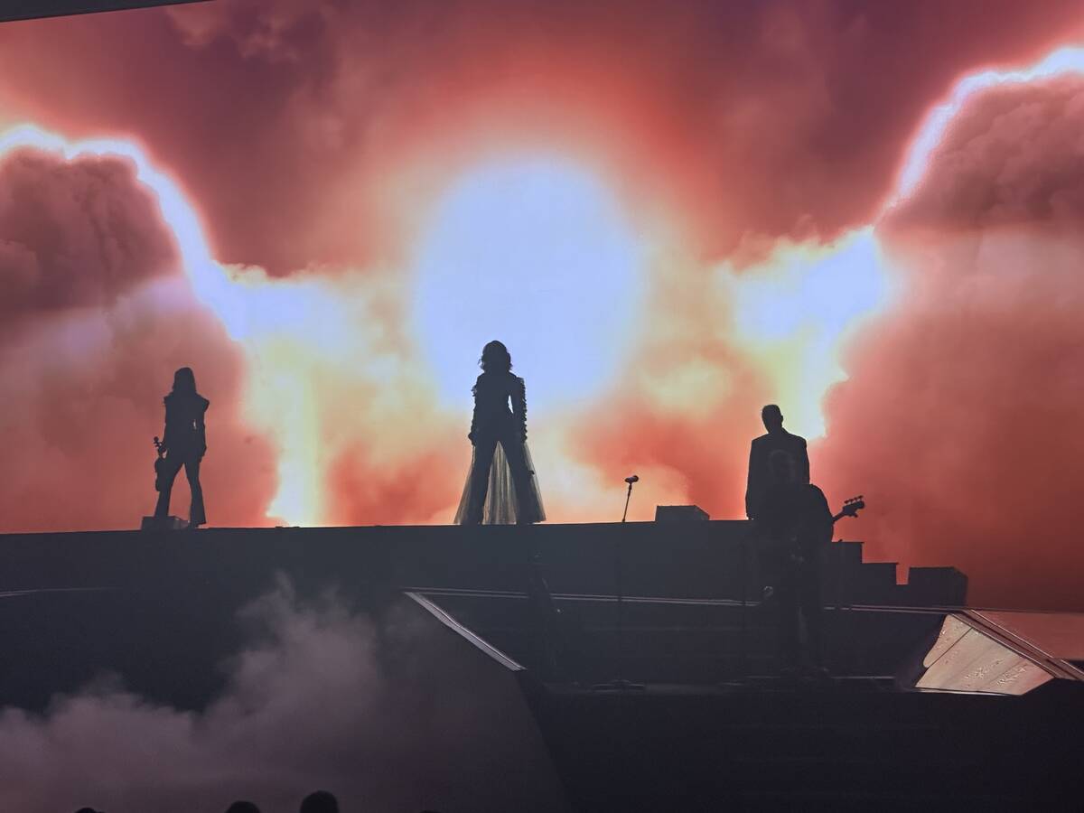 Carrie Underwood closes her “Reflection” residency at Resorts World Theatre on Satu ...