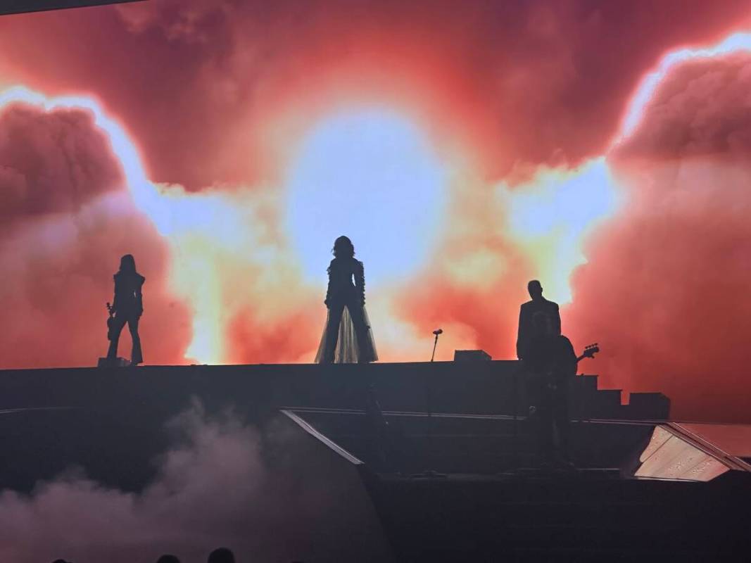 Carrie Underwood closes her “Reflection” residency at Resorts World Theatre on Satu ...