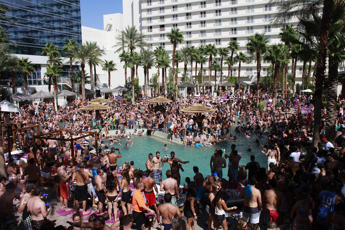 ALYSSA ORR/LAS VEGAS REVIEW-JOURNAL Guests take advantage of the Hard Rock Hotel-Casino's Reha ...