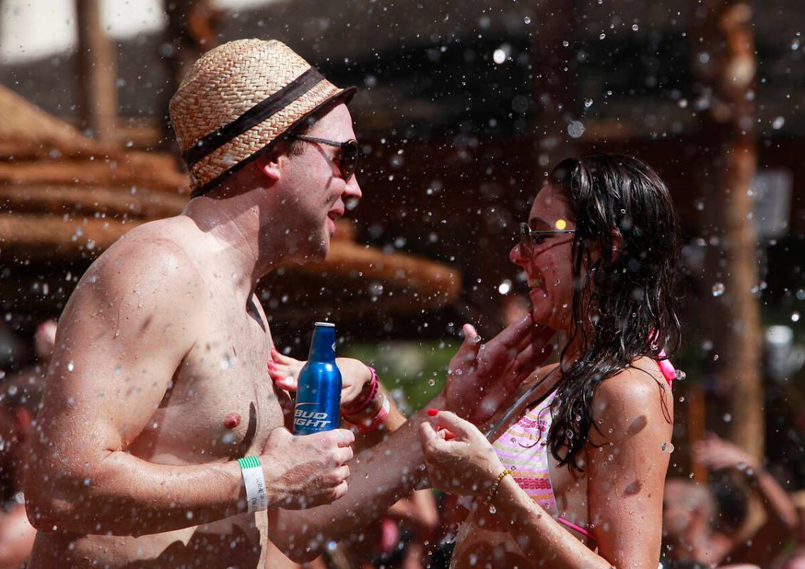 ALYSSA ORR/LAS VEGAS REVIEW-JOURNAL Guests take advantage of the Hard Rock Hotel-Casino's Reha ...