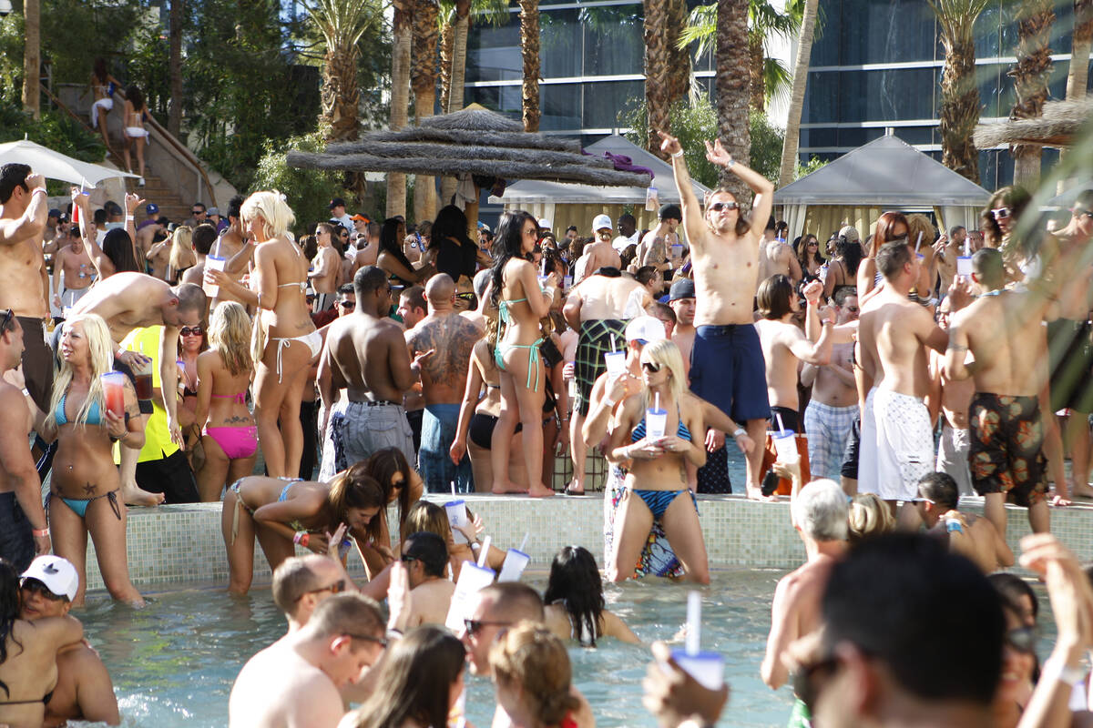 DUANE PROKOP/ REVIEW-JOURNAL Pool goers enjoy the warm weather at Rehab pool party located at ...