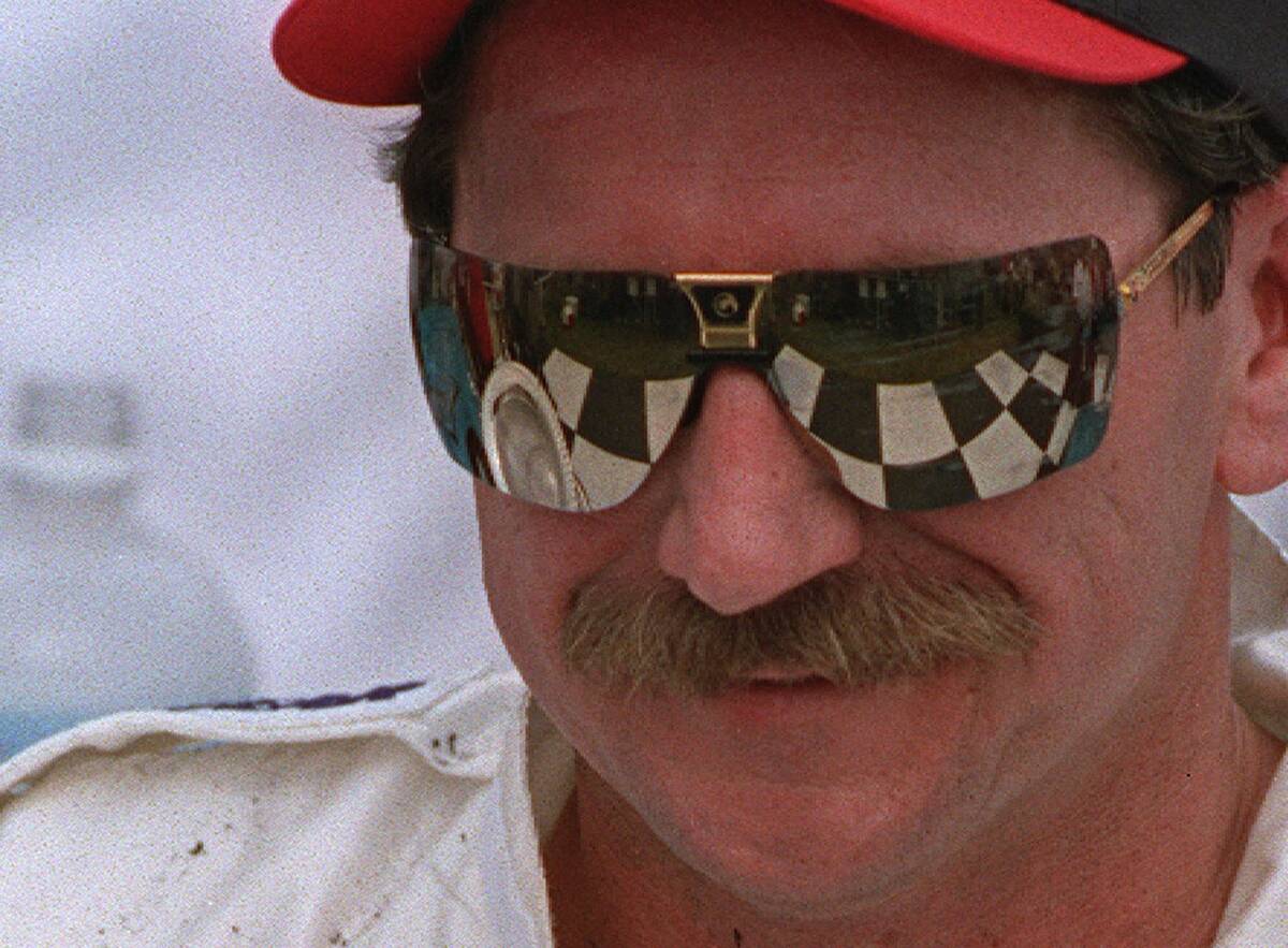 ** ADVANCE FOR WEEKEND EDITIONS, MAY 22-23 - FILE - ** This 1995, file photo shows Dale Earnhar ...
