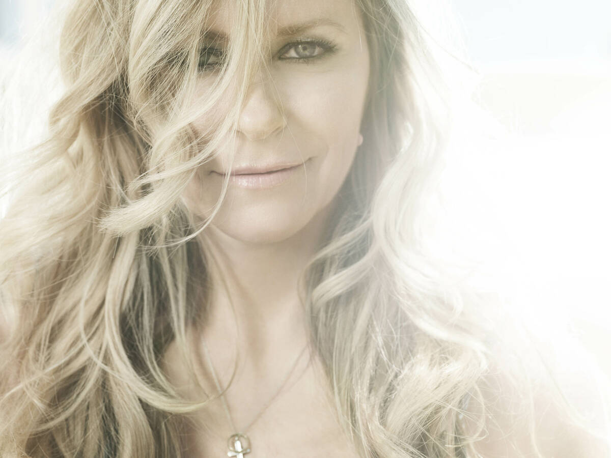 Deana Carter plays a free show at Palms Pool on May 25, 2025. (Deanna Carter)