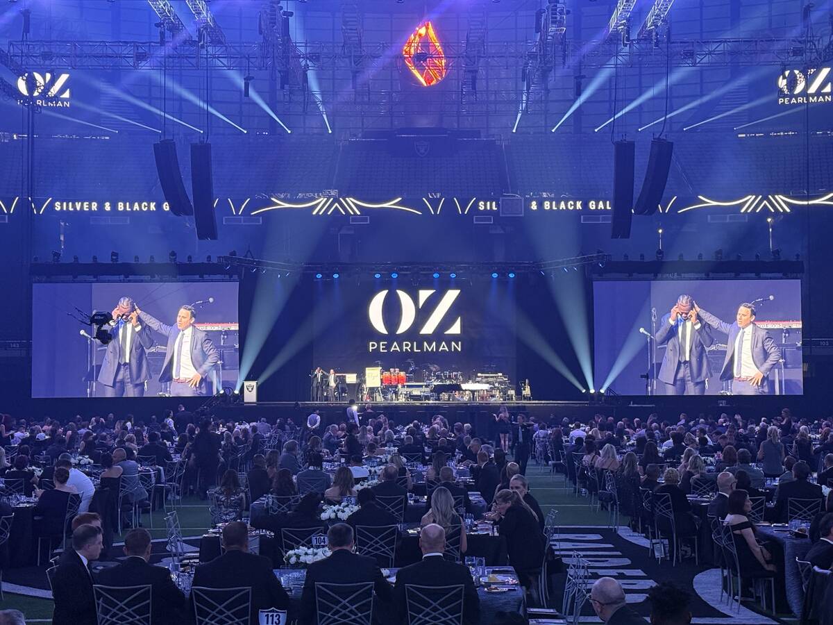 Mentalist Oz Pearlman appears at the second annual Raiders Silver & Black Gala at Allegiant Sta ...