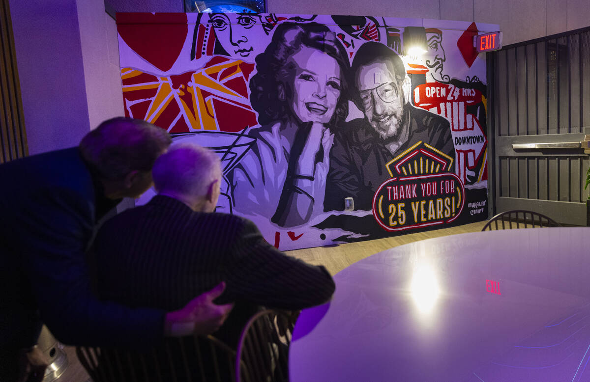 Former Las Vegas Mayor Oscar Goodman, right, looks at a newly created mural of himself with wif ...